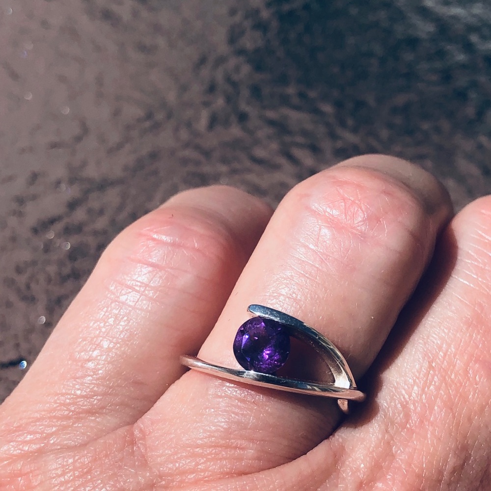 New Genuine Amethyst Ring 1.56 Carets 925